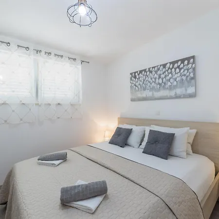 Πανσιόν Seven Lakes 4*