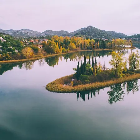 Πανσιόν Seven Lakes Peracko Blato