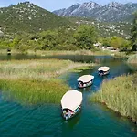 Seven Lakes 4*