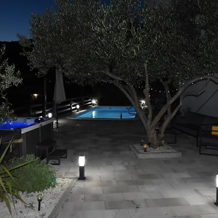 Seven Lakes 4*